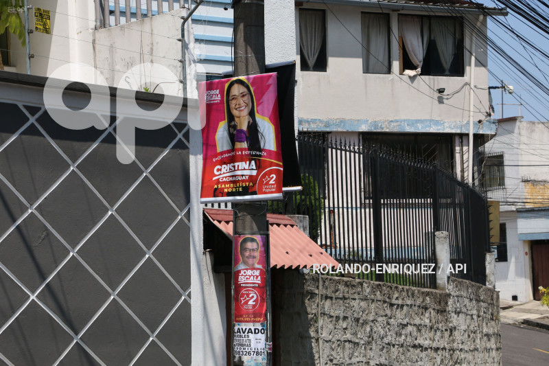 PROPAGANDA ESPACIO PUBLICO QUITO