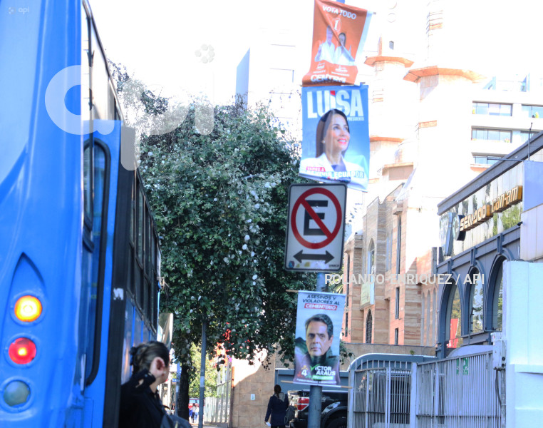 PROPAGANDA ESPACIO PUBLICO QUITO