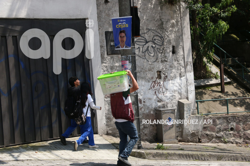 PROPAGANDA ESPACIO PUBLICO QUITO