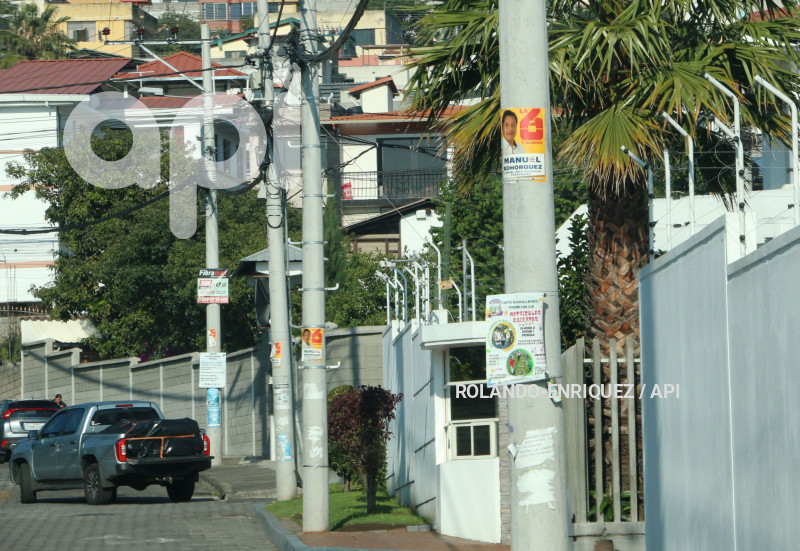 PROPAGANDA ESPACIO PUBLICO QUITO