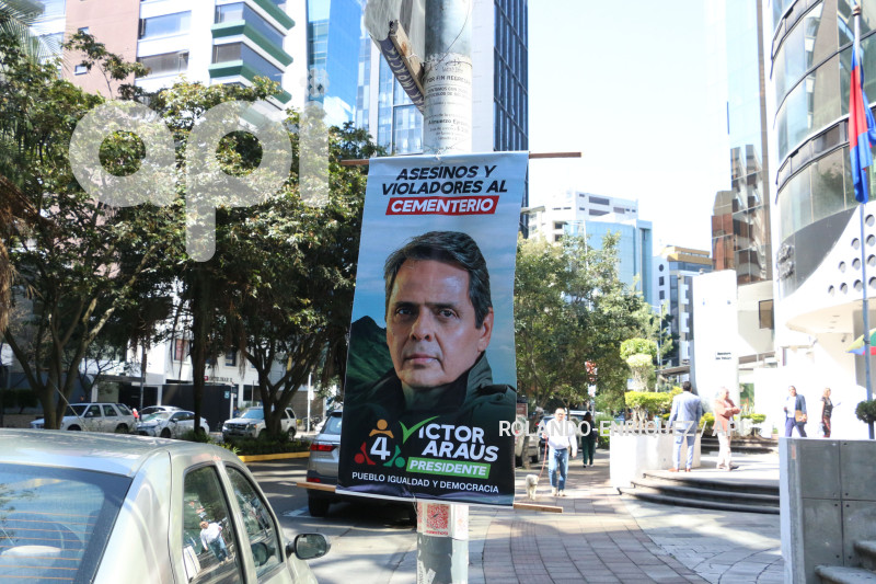 PROPAGANDA ESPACIO PUBLICO QUITO