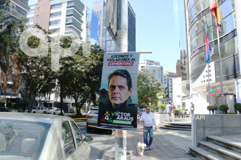 PROPAGANDA ESPACIO PUBLICO QUITO