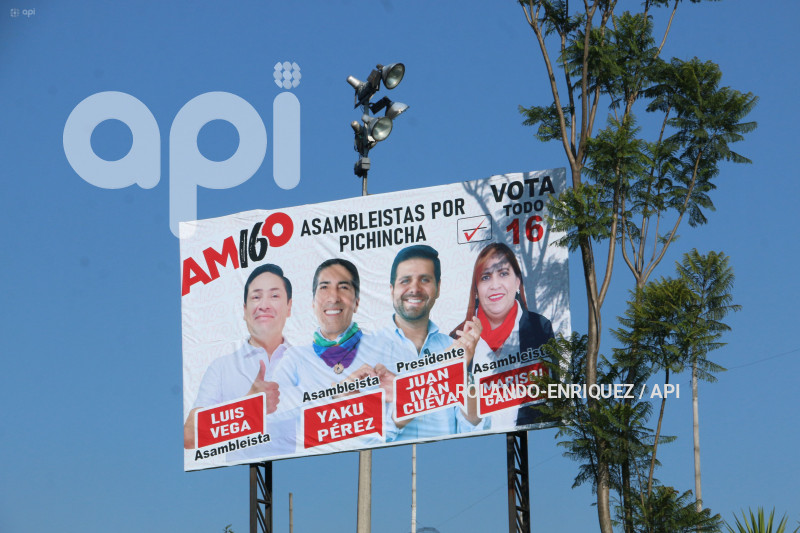 PROPAGANDA ESPACIO PUBLICO QUITO