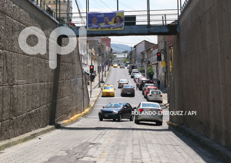 PROPAGANDA ESPACIO PUBLICO QUITO