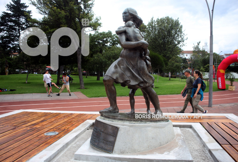 CUENCA-RENOVADO PARQUE DE LA MADRE
