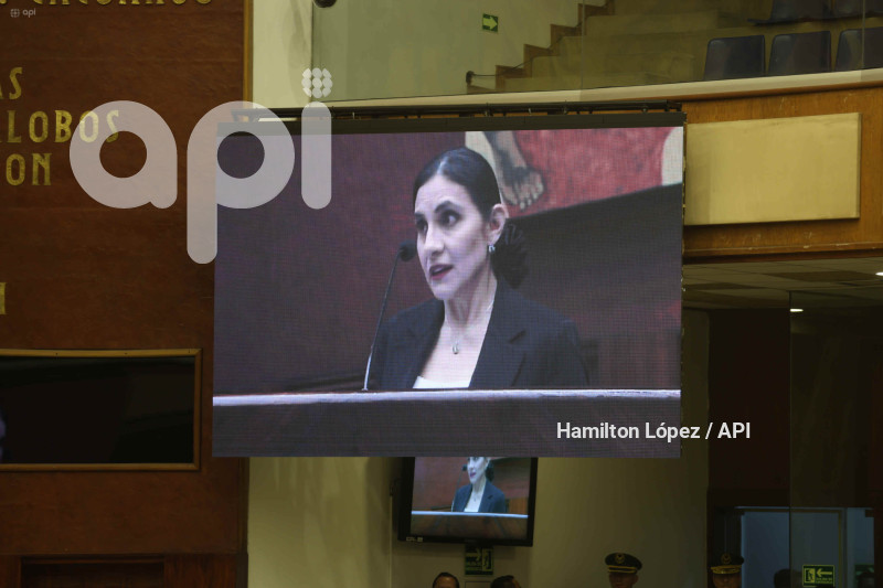 VERÓNICA-ABAD-EN-LA-ASAMBLEA-NACIONAL