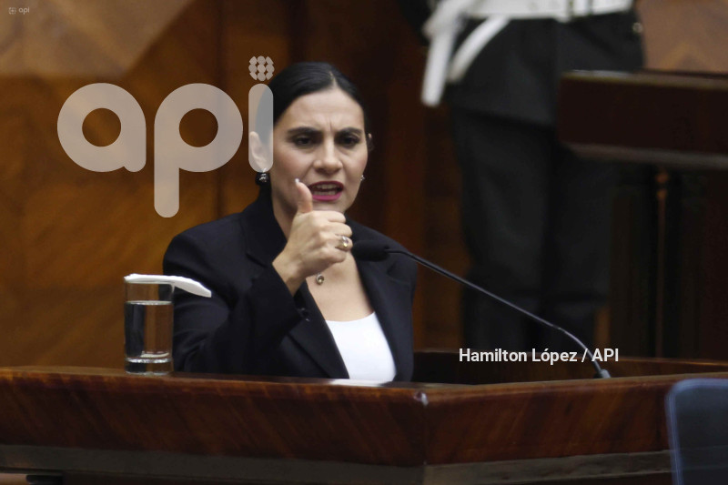 VERÓNICA-ABAD-EN-LA-ASAMBLEA-NACIONAL