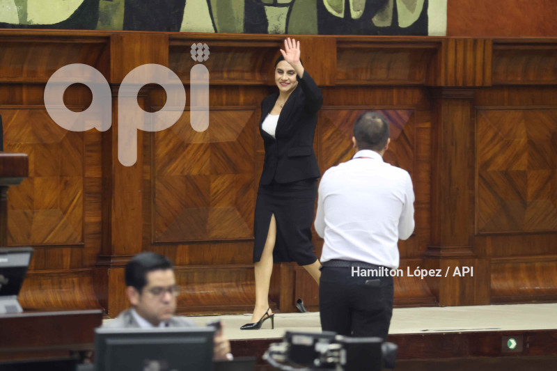 VERÓNICA-ABAD-EN-LA-ASAMBLEA-NACIONAL