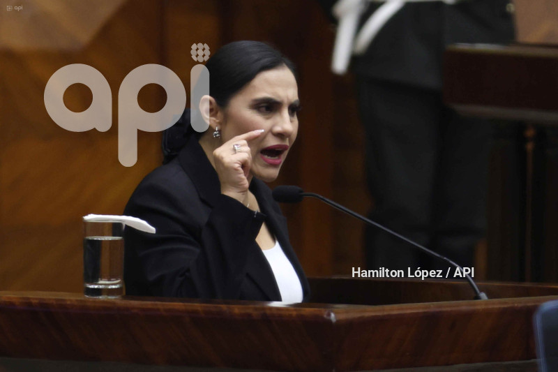 VERÓNICA-ABAD-EN-LA-ASAMBLEA-NACIONAL