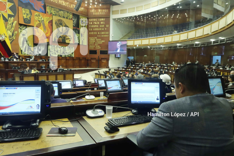 VERÓNICA-ABAD-EN-LA-ASAMBLEA-NACIONAL