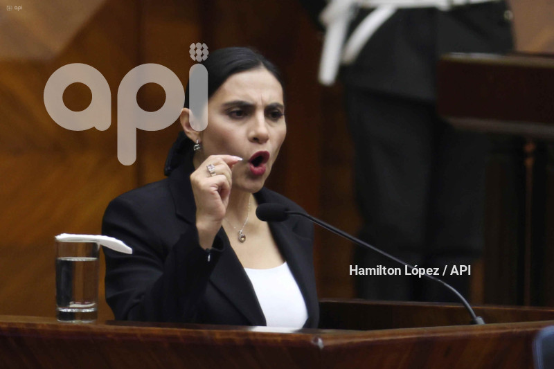 VERÓNICA-ABAD-EN-LA-ASAMBLEA-NACIONAL