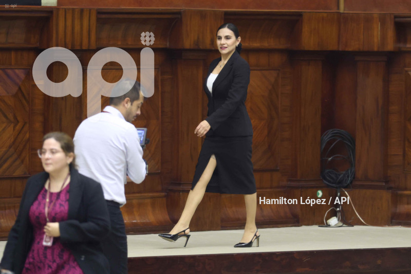 VERÓNICA-ABAD-EN-LA-ASAMBLEA-NACIONAL