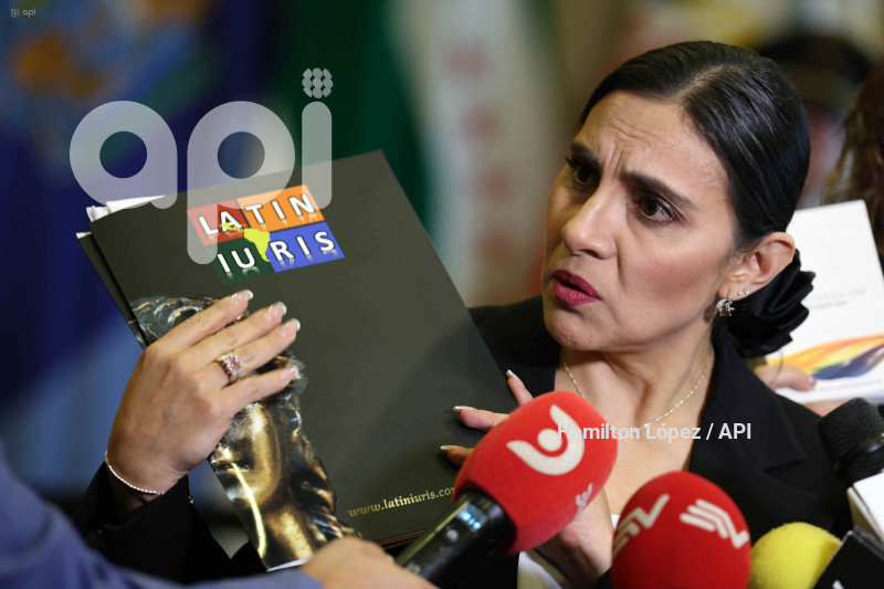 VERÓNICA-ABAD-EN-LA-ASAMBLEA-NACIONAL