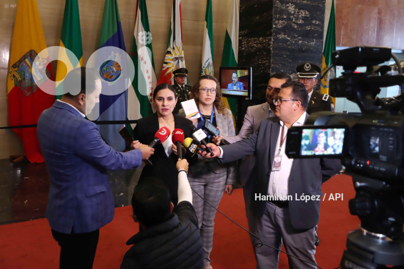 VERÓNICA-ABAD-EN-LA-ASAMBLEA-NACIONAL