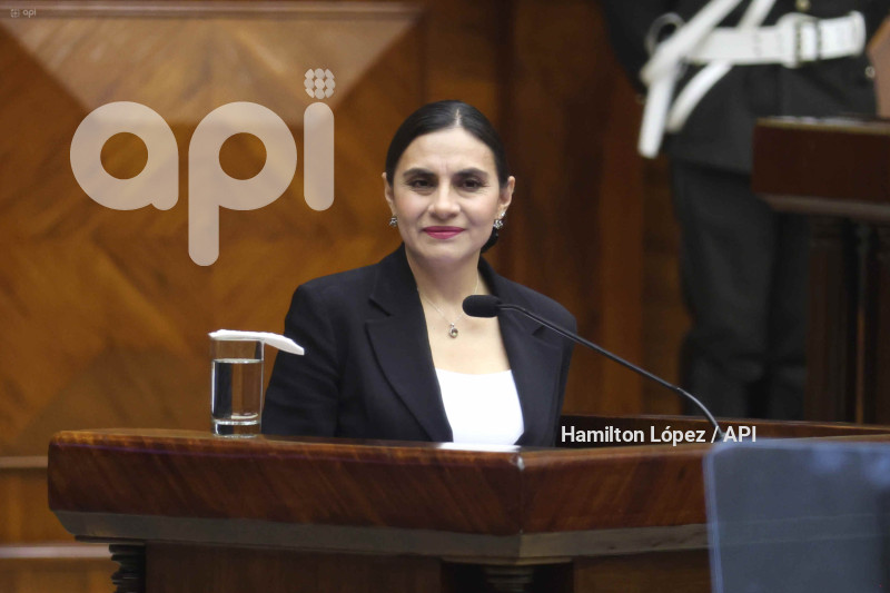 VERÓNICA-ABAD-EN-LA-ASAMBLEA-NACIONAL