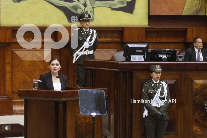 VERÓNICA-ABAD-EN-LA-ASAMBLEA-NACIONAL