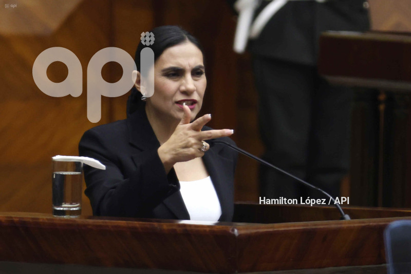 VERÓNICA-ABAD-EN-LA-ASAMBLEA-NACIONAL