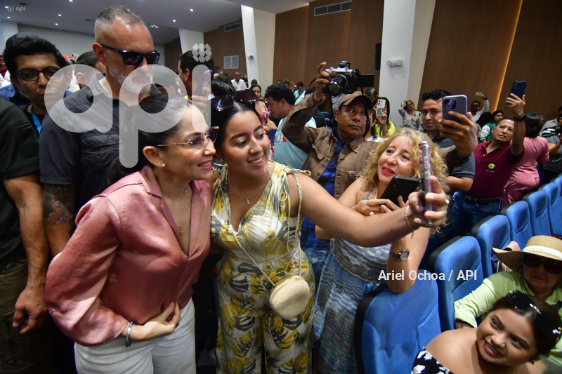 PORTOVIEJO-LUISA-GONZALEZ-CONVERSATORIO