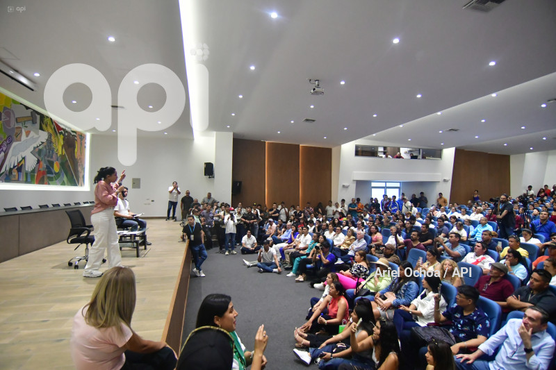 PORTOVIEJO-LUISA-GONZALEZ-CONVERSATORIO