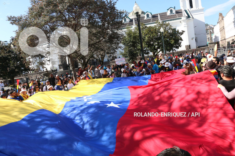 EDMUNDO GONZÁLEZ PLAZA GRANDE CARONDELET