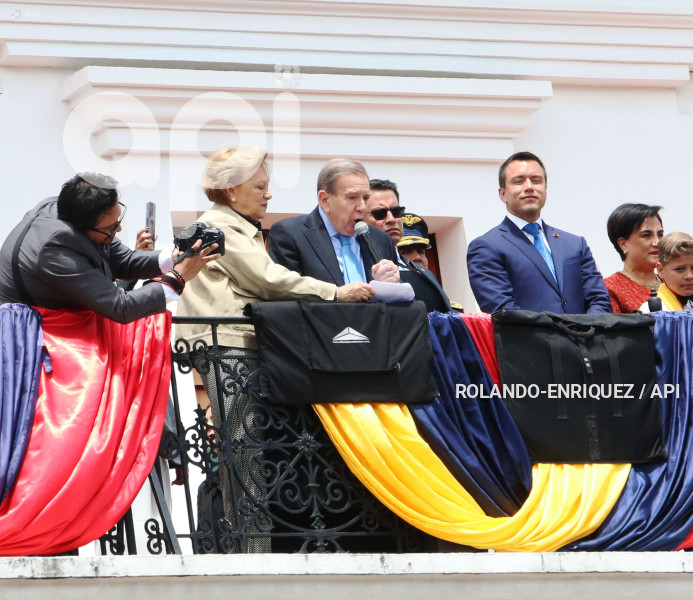 EDMUNDO GONZÁLEZ PLAZA GRANDE CARONDELET
