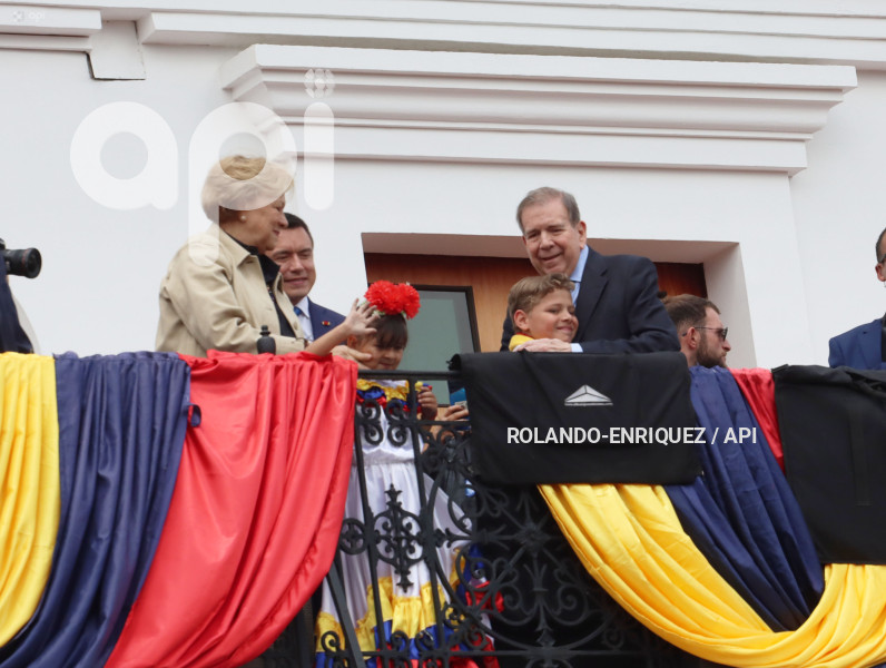 EDMUNDO GONZÁLEZ PLAZA GRANDE CARONDELET