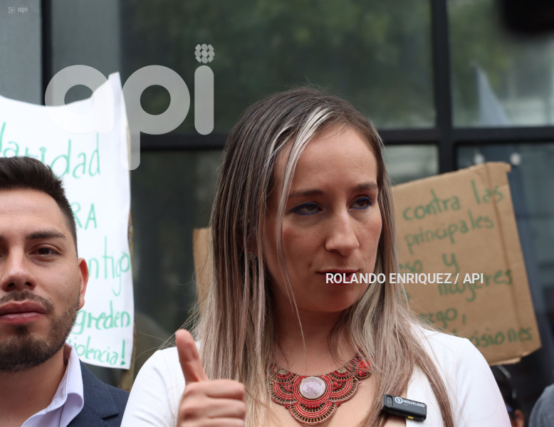 ELSA GUERRA DENUNCIA A LUCIO GUTIERREZ EN EL TCE