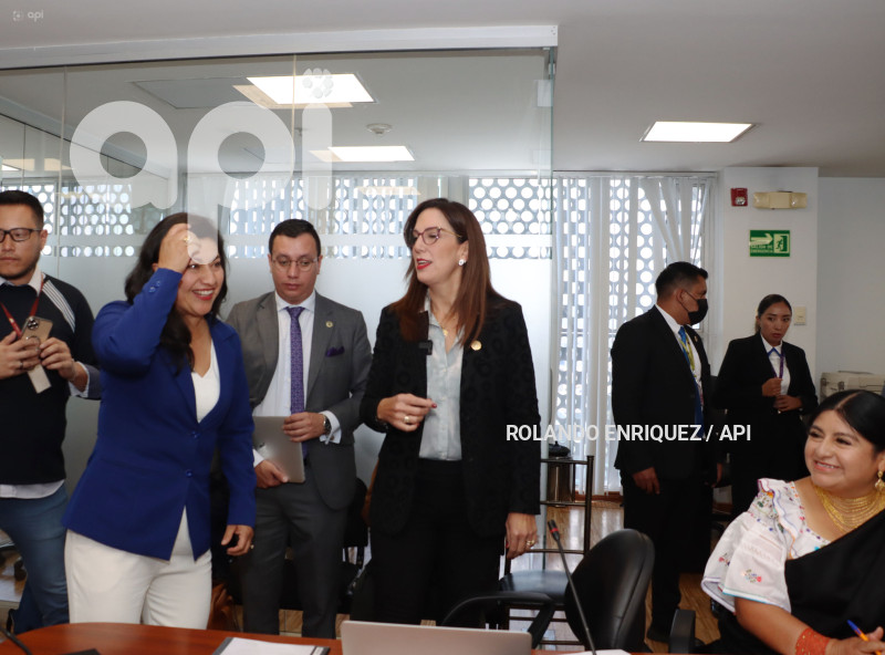 MINISTRA ALEGRIA CRESPO CON TRANSPARENCIA