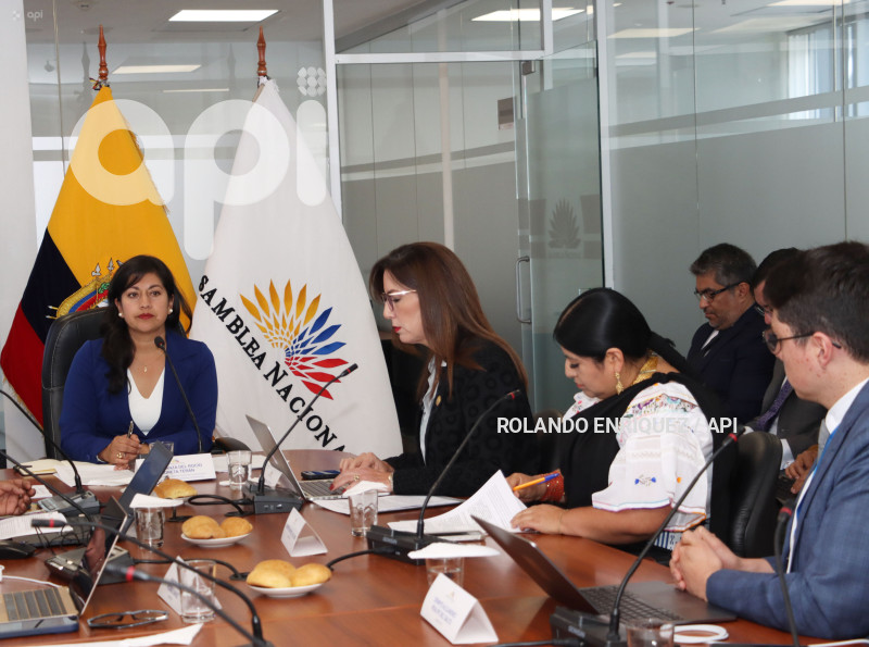 MINISTRA ALEGRIA CRESPO CON TRANSPARENCIA