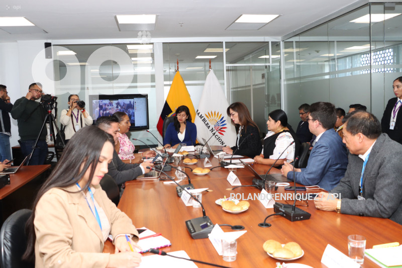 MINISTRA ALEGRIA CRESPO CON TRANSPARENCIA