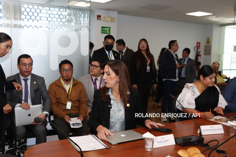 MINISTRA ALEGRIA CRESPO CON TRANSPARENCIA