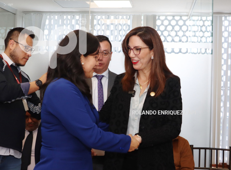 MINISTRA ALEGRIA CRESPO CON TRANSPARENCIA