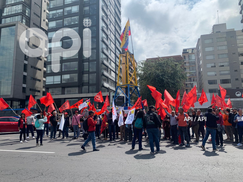 PETROLEROS NO PRIVATIZACION CAMPO SACHA