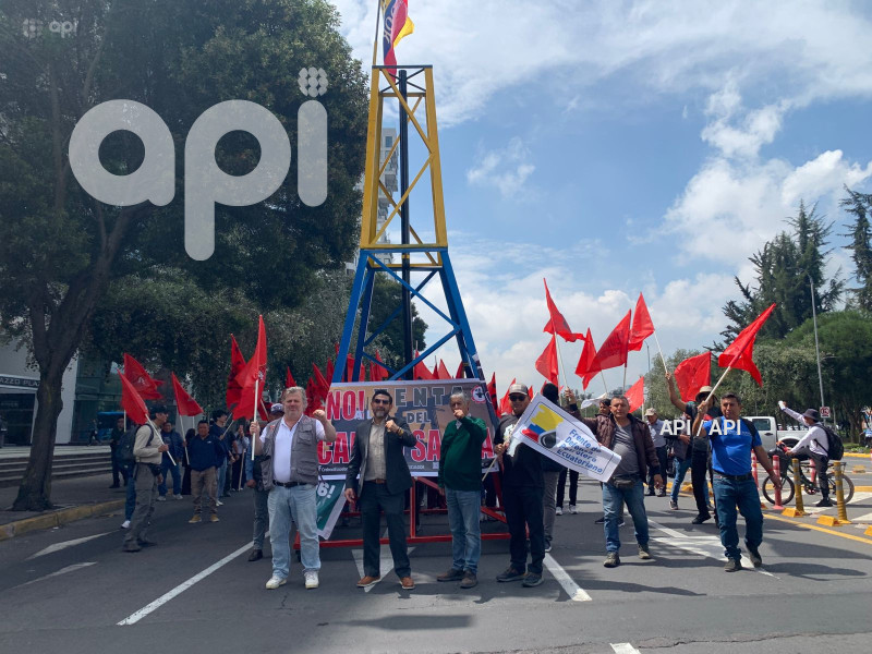 PETROLEROS NO PRIVATIZACION CAMPO SACHA