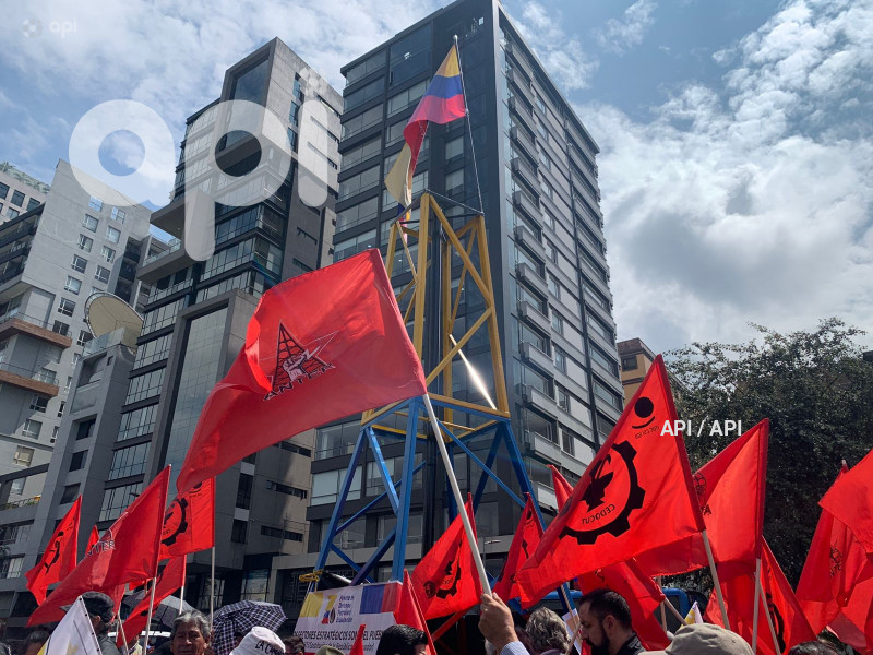 PETROLEROS NO PRIVATIZACION CAMPO SACHA