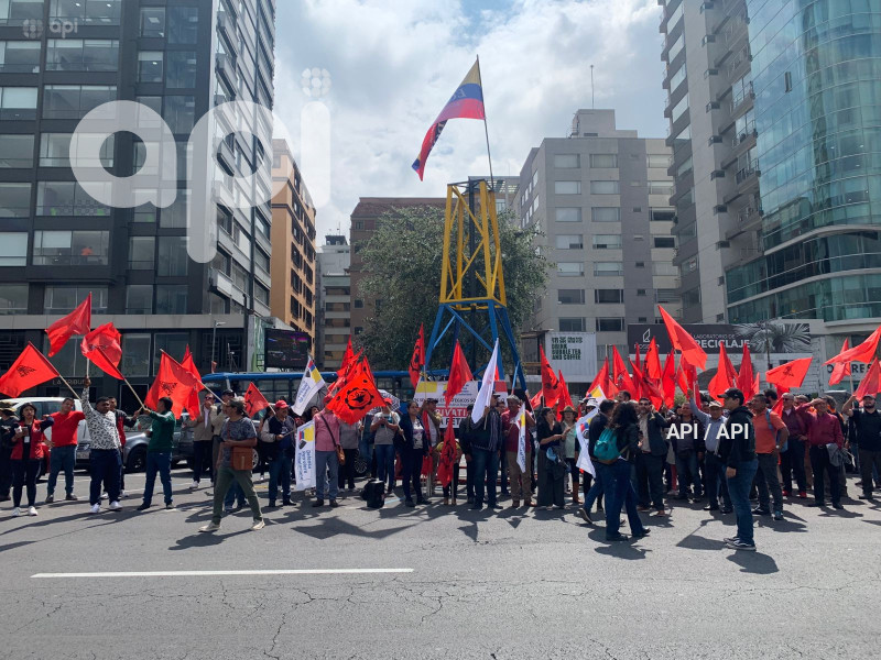PETROLEROS NO PRIVATIZACION CAMPO SACHA