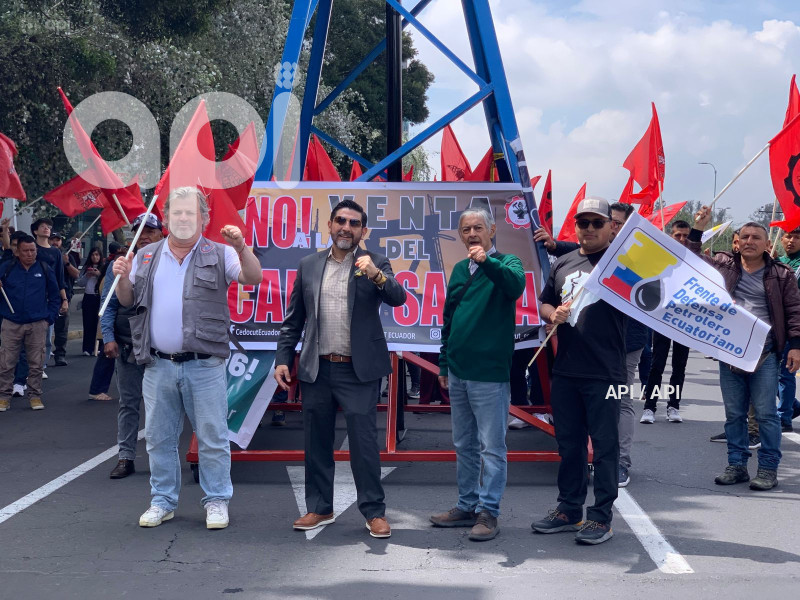 PETROLEROS NO PRIVATIZACION CAMPO SACHA