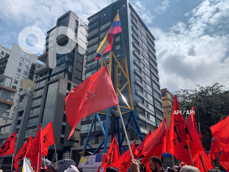 PETROLEROS NO PRIVATIZACION CAMPO SACHA