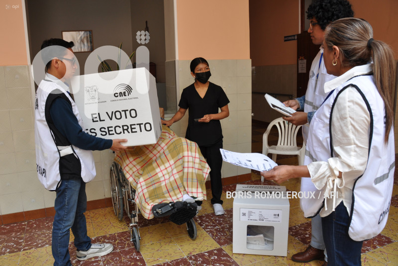 CUENCA-VOTO EN CASA-ELECCIONES 2025