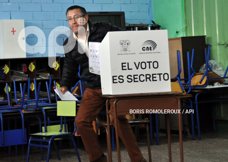 CUENCA-VOTO-ELECCIONES 2025 IVAN SAQUICELA