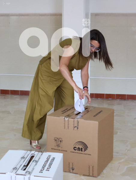 UIO ELECCIONES 2025 VOTO MARIA JOSE PINTO