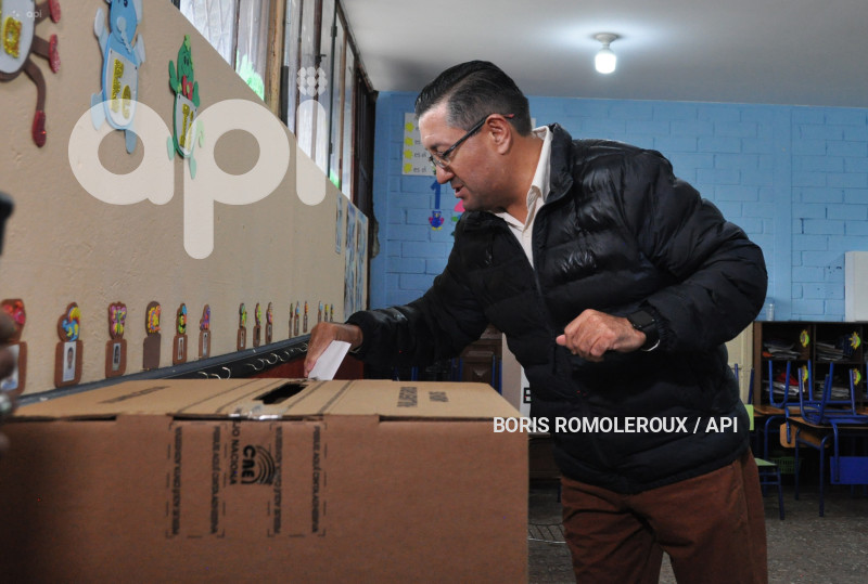 CUENCA-VOTO-ELECCIONES 2025 IVAN SAQUICELA