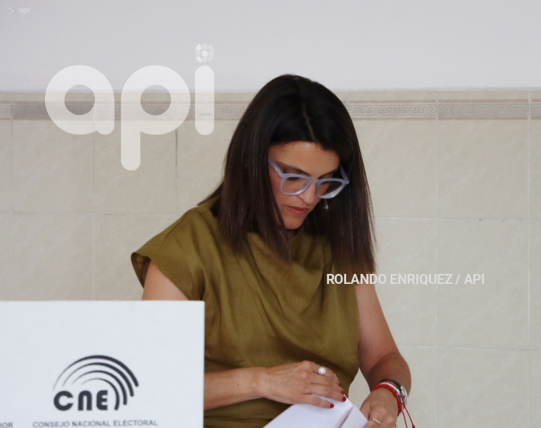UIO ELECCIONES 2025 VOTO MARIA JOSE PINTO