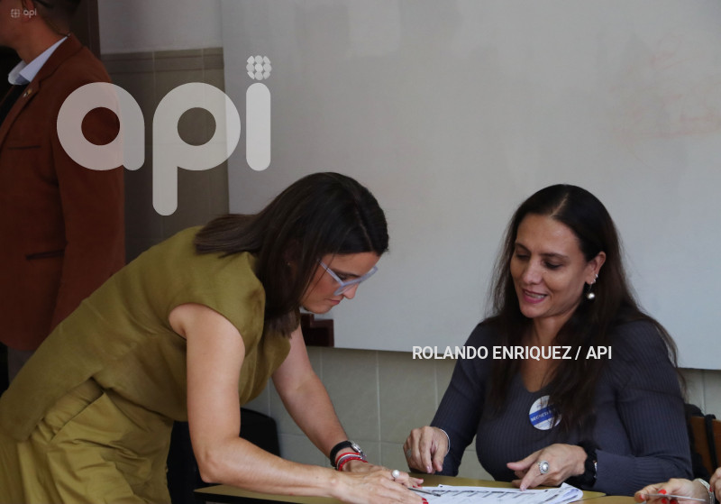 UIO ELECCIONES 2025 VOTO MARIA JOSE PINTO