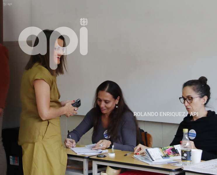 UIO ELECCIONES 2025 VOTO MARIA JOSE PINTO