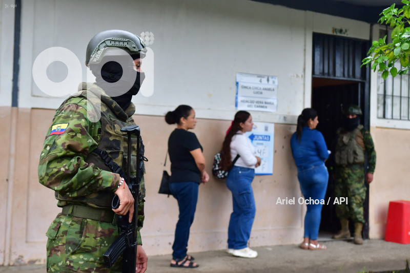 CHONE-ELECCIONES 2025 VOTO LUISA