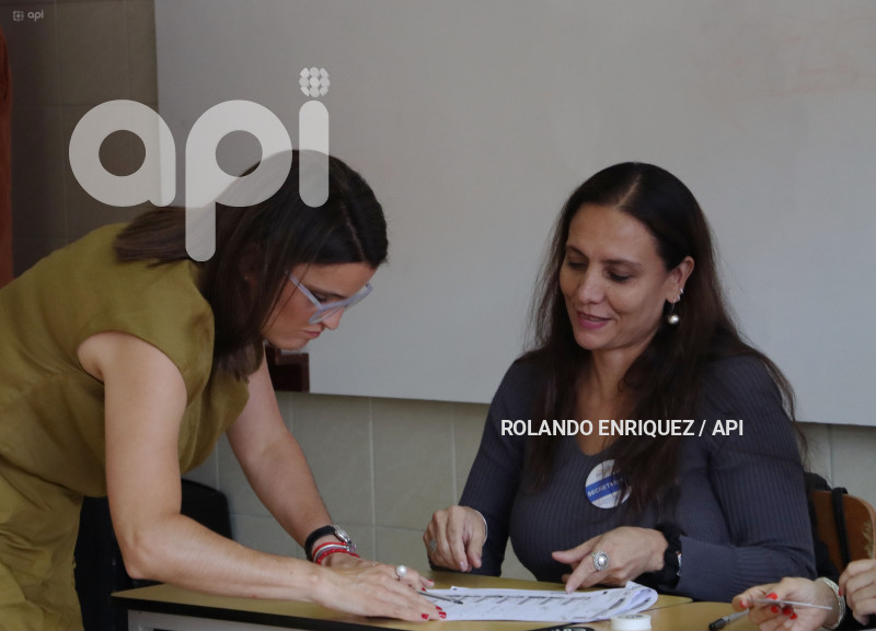 UIO ELECCIONES 2025 VOTO MARIA JOSE PINTO