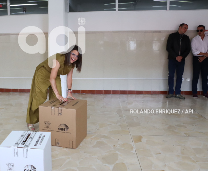 UIO ELECCIONES 2025 VOTO MARIA JOSE PINTO