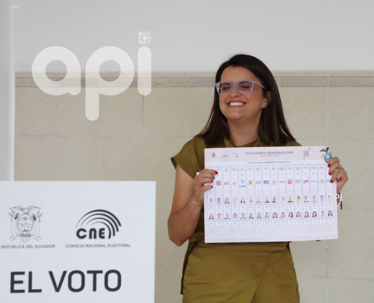 UIO ELECCIONES 2025 VOTO MARIA JOSE PINTO