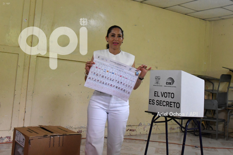 CHONE-ELECCIONES 2025 VOTO LUISA